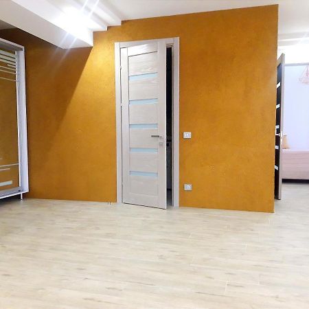 Light Apartment Center City Chisinau Eksteriør bilde